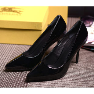 Black patent leather point head pump