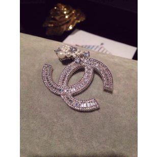 pearl diamond brooch