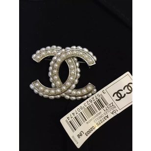 Pearls brooch