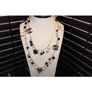 Black and white pearl pendant long necklace