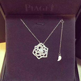 PIAGET hollow out rhinestone rose pendant Au750 necklace