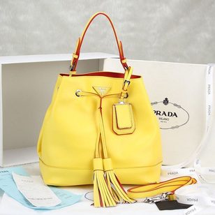 Yellow leather with red edge bucket bag