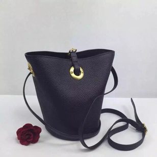 Leather bucket shoulder bag