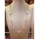 Louis Vuitton White mother pearl shellfish necklace