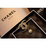 Chanel New moon pearl brooch