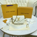 Louis Vuitton NEW WAVE MULTI-POCHETTE